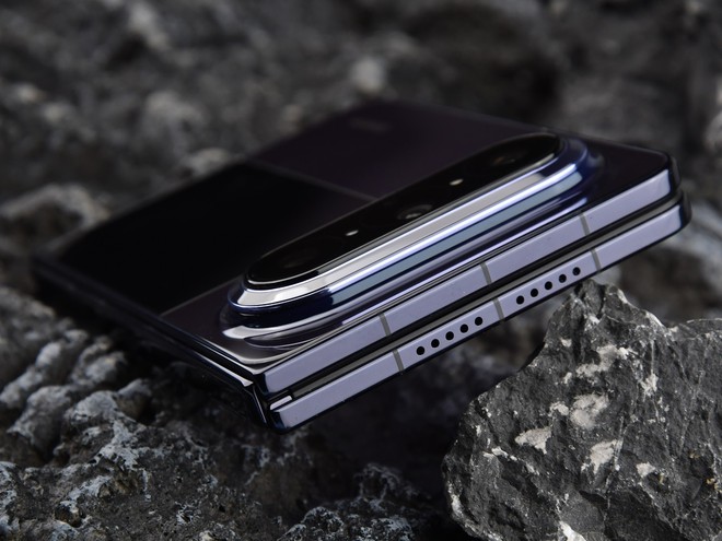 Huawei l&agrave;m smartphone gập "nằm ngang" đầu ti&ecirc;n thế giới, mở ra l&agrave; tablet, gập lại l&agrave; tờ giấy A4, vừa kịp trước khi Apple v&agrave; Samsung ra mắt &yacute; tưởng tương tự - Ảnh 5.