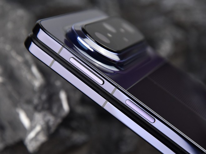 Huawei l&agrave;m smartphone gập "nằm ngang" đầu ti&ecirc;n thế giới, mở ra l&agrave; tablet, gập lại l&agrave; tờ giấy A4, vừa kịp trước khi Apple v&agrave; Samsung ra mắt &yacute; tưởng tương tự - Ảnh 6.