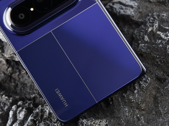 Huawei l&agrave;m smartphone gập "nằm ngang" đầu ti&ecirc;n thế giới, mở ra l&agrave; tablet, gập lại l&agrave; tờ giấy A4, vừa kịp trước khi Apple v&agrave; Samsung ra mắt &yacute; tưởng tương tự - Ảnh 7.