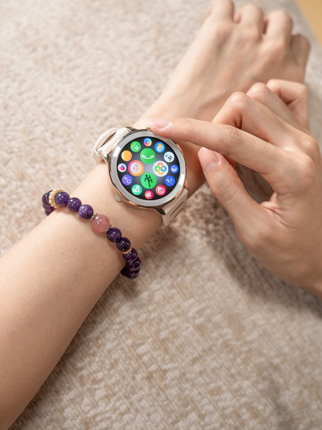 OPPO ra mắt smartwatch phủ v&agrave;ng 18K cho người d&ugrave;ng nữ, gi&aacute; từ 7 triệu đồng - Ảnh 2.