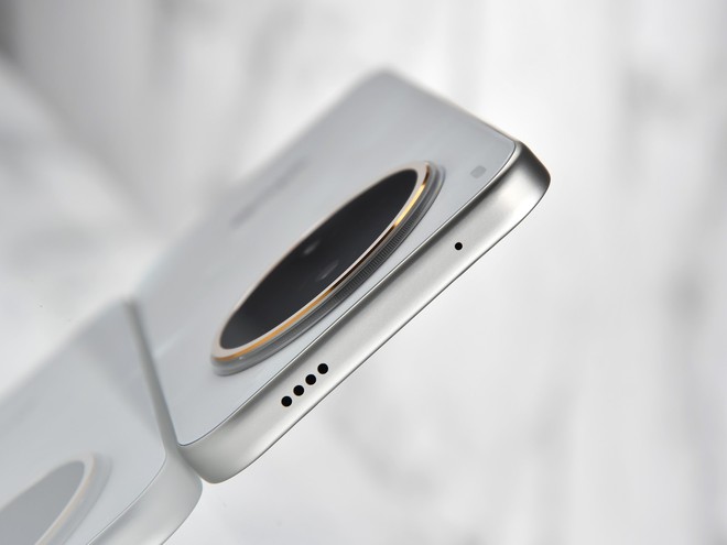 Lại c&oacute; điện thoại pin 10.200mAh - Ảnh 6.