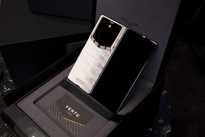 Điện thoại gập của Vertu mở bán tại Việt Nam: Bản "xa xỉ" nhất đổi được 16 chiếc Samsung Galaxy Z Fold8 1TB - Ảnh 6.