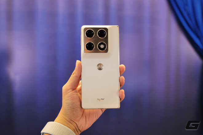Motorola Razr Fold ra mắt Việt Nam: 50 triệu đồng cho tham vọng chen chân vào cuộc chơi smartphone gập cao cấp - Ảnh 14.