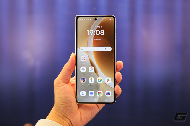 Motorola Razr Fold ra mắt Việt Nam: 50 triệu đồng cho tham vọng chen chân vào cuộc chơi smartphone gập cao cấp - Ảnh 13.