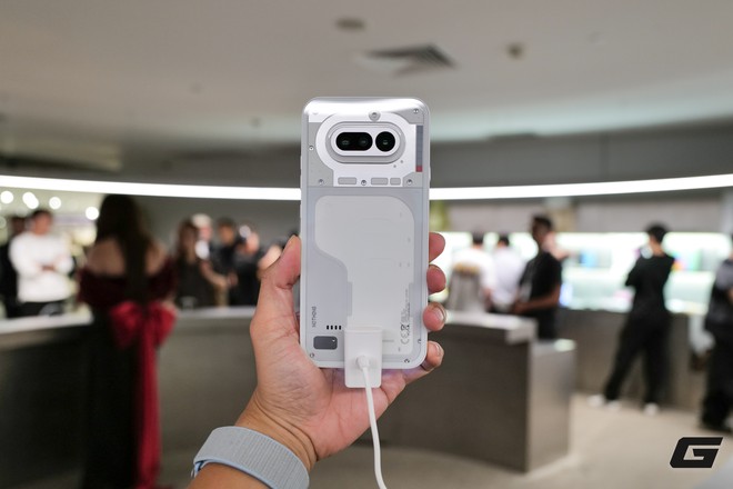 Nothing chính thức chào thị trường Việt Nam với 2 điện thoại và tai nghe "chẳng giống ai" - Ảnh 10.