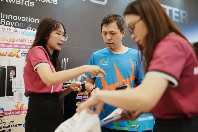 S&ocirc;i động Better Lab ng&agrave;y đầu: Người d&ugrave;ng trực tiếp trải nghiệm Sharp, Dahua, MUTOSI c&ugrave;ng c&aacute;c KOL c&ocirc;ng nghệ - Ảnh 38.
