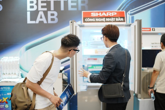 S&ocirc;i động Better Lab ng&agrave;y đầu: Người d&ugrave;ng trực tiếp trải nghiệm Sharp, Dahua, MUTOSI c&ugrave;ng c&aacute;c KOL c&ocirc;ng nghệ - Ảnh 19.