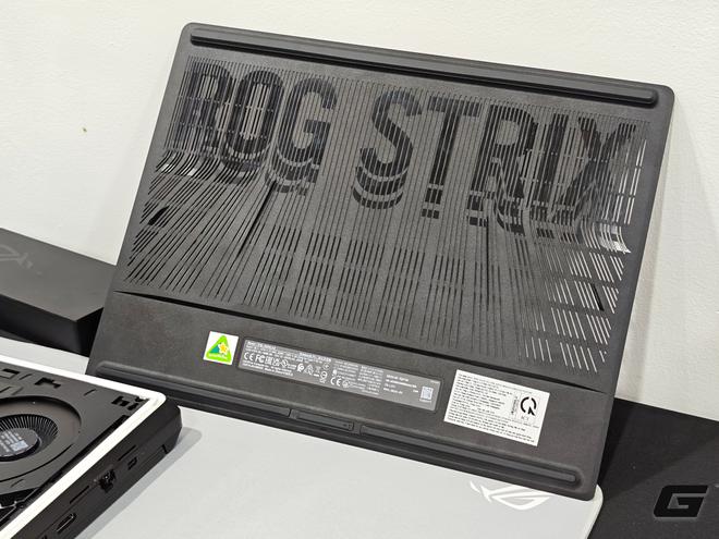 Laptop gaming mạnh nhất lịch sử ROG chính thức bán tại Việt Nam: Đem SH350i ra đổi vẫn phải bù thêm tiền mới rước về được - Ảnh 4.