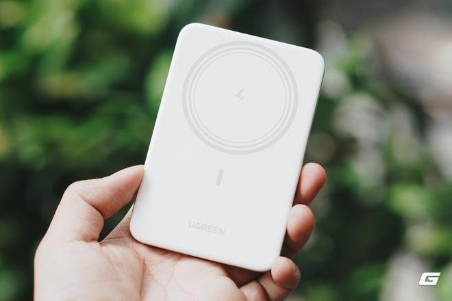 Pin dự phòng siêu mỏng của UGREEN: Màu trắng quá đẹp, sạc MagSafe 15W ngon lành cho iPhone, giá rẻ cả Xiaomi - Ảnh 4.
