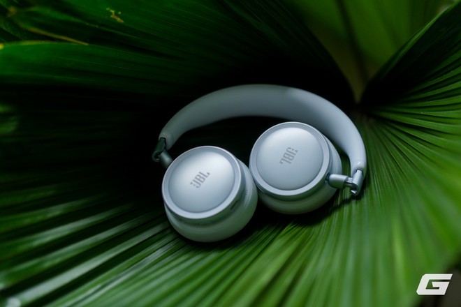 Dùng thử JBL Live 680NC: Bass mạnh, chống ồn tốt, pin 80 giờ, ngoại hình rất hợp gu giới trẻ - Ảnh 5.