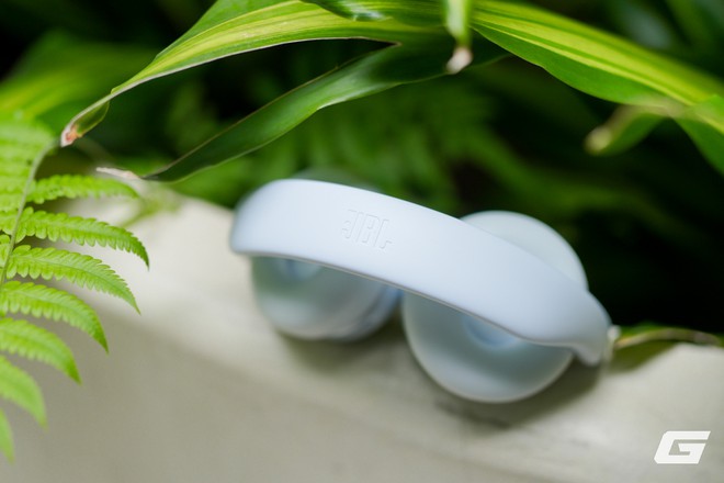 Dùng thử JBL Live 680NC: Bass mạnh, chống ồn tốt, pin 80 giờ, ngoại hình rất hợp gu giới trẻ - Ảnh 2.