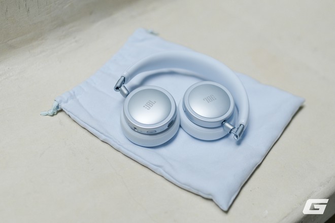 Dùng thử JBL Live 680NC: Bass mạnh, chống ồn tốt, pin 80 giờ, ngoại hình rất hợp gu giới trẻ - Ảnh 6.
