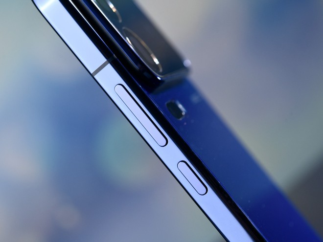 Xiaomi 18 Pro Max m&agrave;u Xanh Ng&acirc;n H&agrave;: vật liệu đ&aacute; sao cắt mỏng 0,11 mm - Ảnh 10.