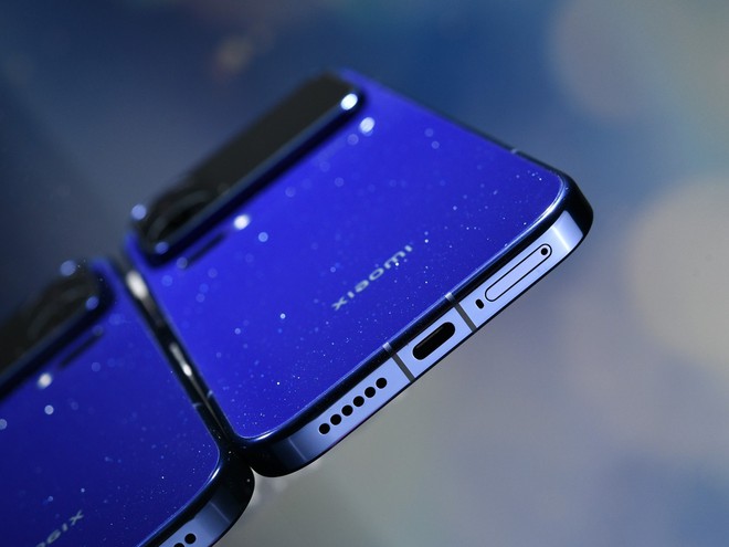 Xiaomi 18 Pro Max m&agrave;u Xanh Ng&acirc;n H&agrave;: vật liệu đ&aacute; sao cắt mỏng 0,11 mm - Ảnh 12.