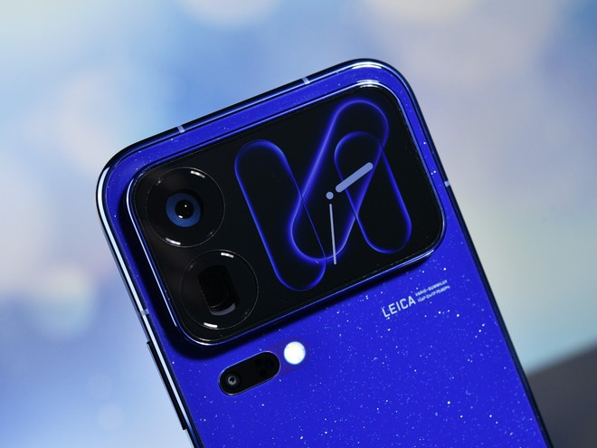 Xiaomi 18 Pro Max m&agrave;u Xanh Ng&acirc;n H&agrave;: vật liệu đ&aacute; sao cắt mỏng 0,11 mm - Ảnh 5.