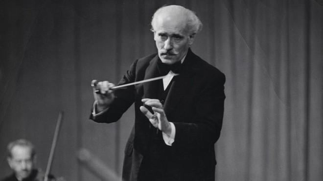  Arturo Toscanini - nhạc trưởng huyền thoại người Ý. 