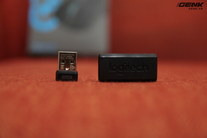 
Receiver hỗ trợ công nghệ Lightspeed của Logitech, cùng với USB Adapter để gắn với cổng kết nối USB.
