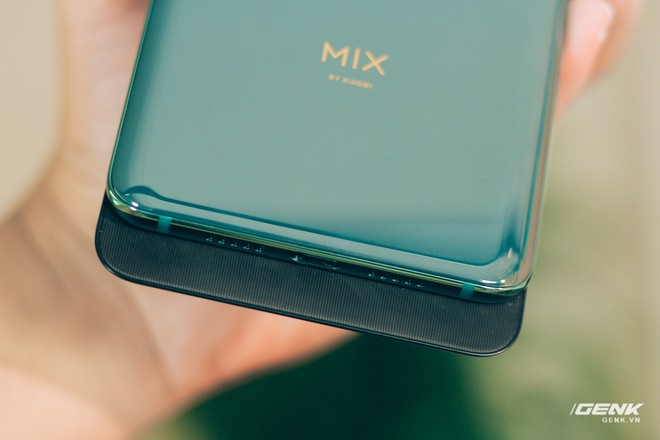 Mở hộp và trên tay Xiaomi Mi Mix 3 mới về VN: Thiết kế trượt độc đáo, cấu hình mạnh, tặng kèm sạc không dây - Ảnh 11.
