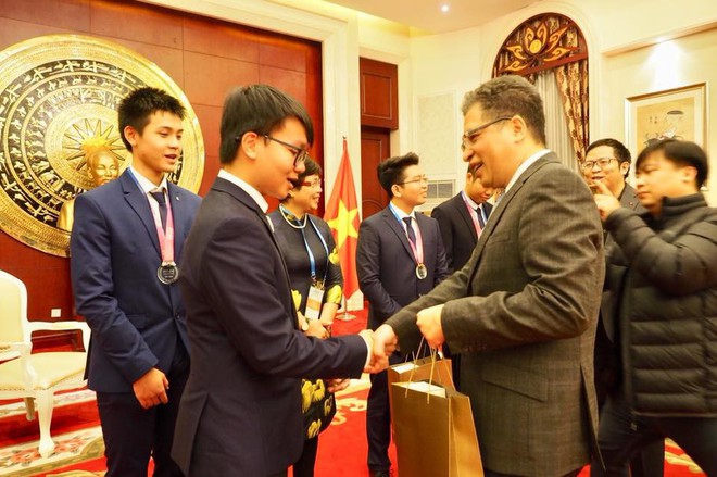 Lần đầu tiên Việt Nam có thí sinh đoạt huy chương vàng Olympic Vật lý thiên văn và Vật lý thiên văn quốc tế - Ảnh 1.