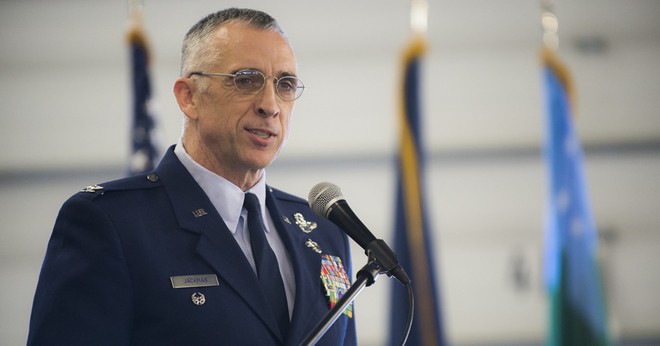 Lợi dụng chức danh lấy tiêm kích F-16 đi gặp nhân tình, đại tá Mỹ buộc phải thôi việc - Ảnh 1.