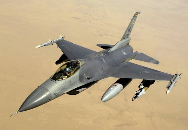 Lợi dụng chức danh lấy tiêm kích F-16 đi gặp nhân tình, đại tá Mỹ buộc phải thôi việc - Ảnh 2.