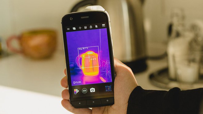 CAT ra mắt smartphone Android giá 1.000 USD đầu tiên trên thế giới, có cả camera nhìn xuyên tường - Ảnh 2.