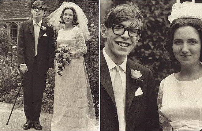 
Stephen Hawking mắc ALS từ năm 21 tuổi, trong lễ cưới, ông phải chống một chiếc gậy
