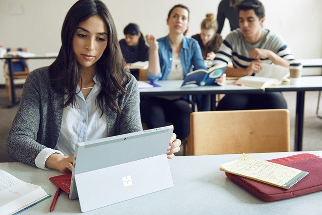 Surface hiện vẫn đang là loại thiết bị đáng mơ ước của giới học sinh trung học/sinh viên đại học.