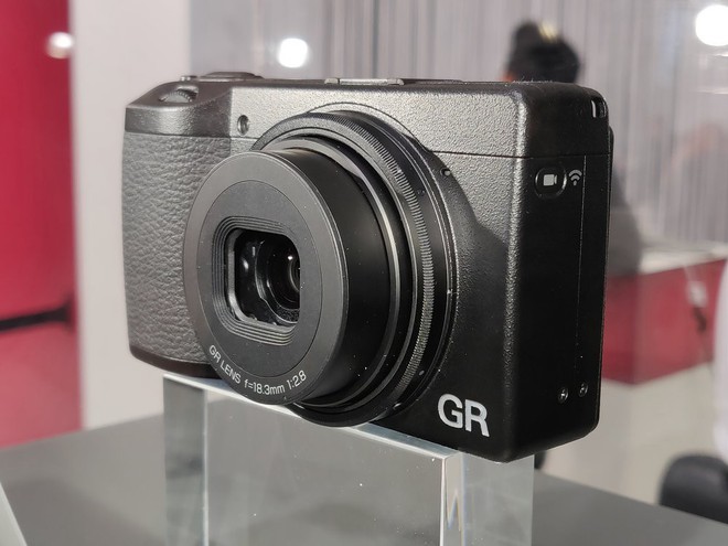 Cận cảnh máy ảnh compact cao cấp Ricoh GRIII: Hội tụ tinh hoa của 20 năm kinh nghiệm - Ảnh 3.