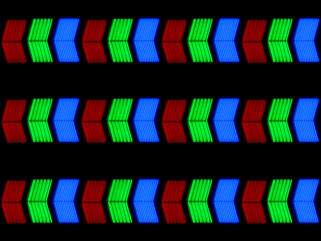Hiện nay, TV LED được chia thành hai công nghệ tấm nền khác nhau là IPS (In-Plane Switching) và VA (Vertical Alignment).  Mặc dù cả hai công nghệ đều có cách hoạt động giống nhau, đó là lấy nguồn sáng từ đèn nền qua lớp tinh thể lỏng và lớp lọc màu để tạo ra hình ảnh nhưng cách sắp xếp điểm ảnh của mỗi công nghệ lại cho chất lượng hình ảnh khác biệt.  Cụ thể, các pixel của tấm nền IPS được sắp xếp theo chiều ngang, và các pixel của VA được sắp xếp theo chiều dọc.