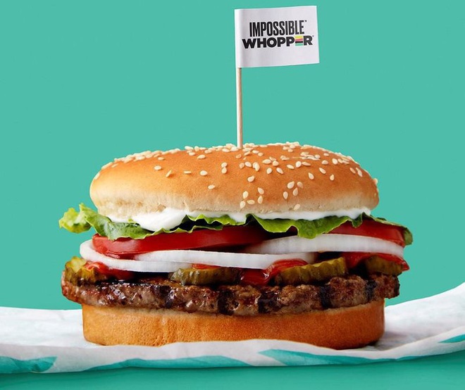 Burger King bị kiện vì làm bánh mì kẹp thịt chay trên bếp nướng bánh mì mặn - Ảnh 1.