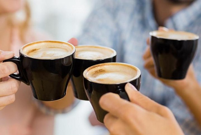 Chúng ta vô tư uống cà phê đến nỗi máu hiến cũng chứa nhiều cafein - Ảnh 2.