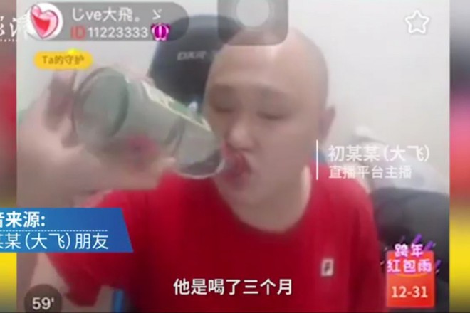 Người đàn ông Trung Quốc tự uống rượu đến chết trong 3 tháng để theo đuổi giấc mơ live-stream - Ảnh 1.