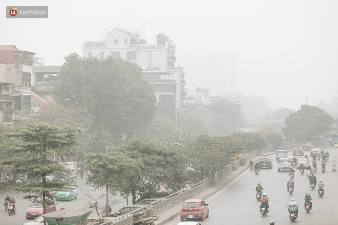Hà Nội ngập trong sương bụi mù mịt bao phủ tầm nhìn: Tình trạng ô nhiễm không khí đáng báo động! [HOT]