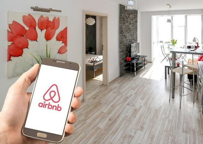 Không lâu sau khi rời công việc, cựu sếp Apple đã lập tức tham gia vào hội đồng quản trị của Airbnb - Ảnh 2.