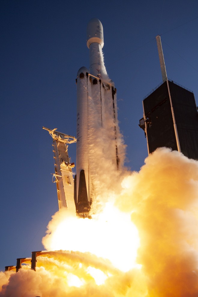 Ba nghiên cứu vừa đi theo tàu Falcon Heavy lên Vũ trụ sẽ thay đổi thế giới: buồm ánh sáng, nhiên liệu tên lửa sạch và đồng hồ nguyên tử - Ảnh 1.