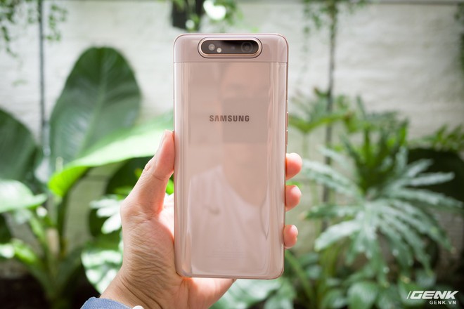 Mở hộp Galaxy A80 tại Việt Nam: Chiếc điện thoại Galaxy đánh dấu nhiều điểm mới lạ nhất của Samsung - Ảnh 7.