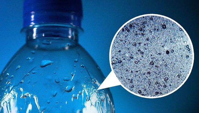 Đừng vội hoảng sợ với hạt vi nhựa trong nước uống, WHO chỉ ra nguy cơ gây hại sức khỏe thấp - Ảnh 1.