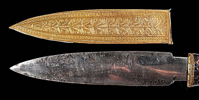 The mystery of the 3,000-year-old dagger did not rust, perhaps the ancient Egyptians used alien gold - Photo 1.