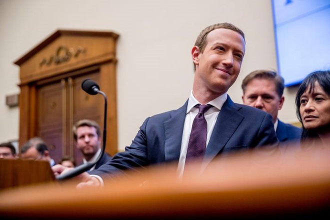 Nhìn lại thử thách 10 năm của Mark Zuckerberg: từ đeo cà vạt mỗi ngày, chỉ ăn thịt con vật mình giết được tới giải cứu Facebook - Ảnh 1.