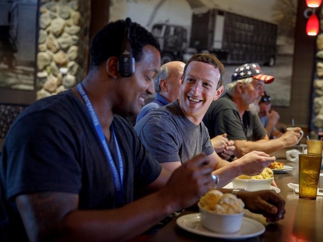 Nhìn lại thử thách 10 năm của Mark Zuckerberg: từ đeo cà vạt mỗi ngày, chỉ ăn thịt con vật mình giết được tới giải cứu Facebook - Ảnh 3.