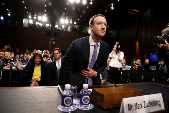 Nhìn lại thử thách 10 năm của Mark Zuckerberg: từ đeo cà vạt mỗi ngày, chỉ ăn thịt con vật mình giết được tới giải cứu Facebook - Ảnh 10.