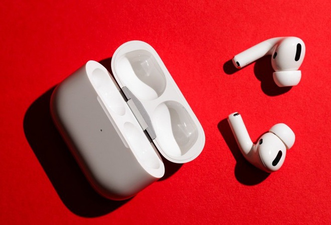 Strategy Analytics: Bất chấp thị trường đầy rẫy tai nghe TWS giá bèo, Apple vẫn bán được 60 triệu AirPods trong năm 2019 - Ảnh 1.