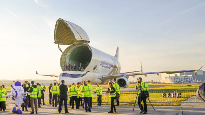 Máy bay cá voi dễ thương Airbus Beluga XL chính thức được đưa vào hoạt động sau một thời gian dài thử nghiệm - Ảnh 1.