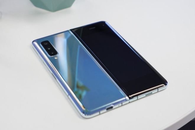 Galaxy Fold trở thành smartphone màn hình gập tốt nhất năm 2019 - Ảnh 4.