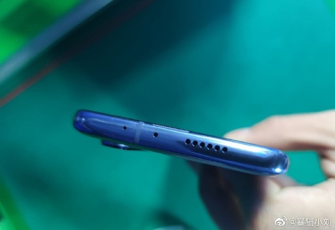 Xiaomi Mi 10 Pro 5G lộ ảnh trên tay: 4 camera sau 108MP, thiết kế đục lỗ, sạc nhanh 65W - Ảnh 4.