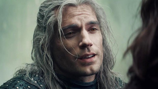 Trong khi Netflix tốn hàng tháng trời để tạo ra bộ tóc giả cho The Witcher, Henry Cavill lại muốn tự nuôi dài rồi nhuộm bạc cho nó tiện - Ảnh 1.