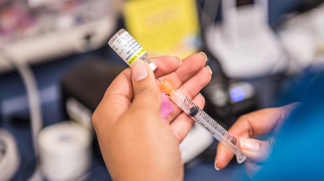 Trung Quốc hợp tác với Mỹ phát triển vắc-xin chống virus corona, có thể thử nghiệm trên người trong 3 tháng tới - Ảnh 1.