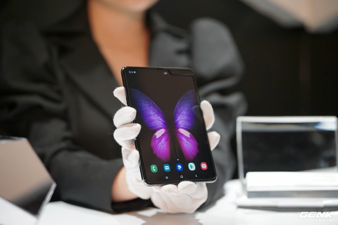 Galaxy Fold: Chiếc smartphone dành cho các sếp - Ảnh 1.