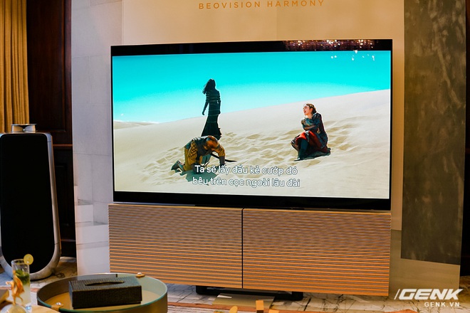 Cận cảnh “siêu TV” BeoVision Harmony giá gần 600 triệu: Dàn loa B&O 7.1 gấp cánh bướm, tấm nền OLED 4K từ LG, riêng cái remote đã hơn 8 triệu - Ảnh 7.